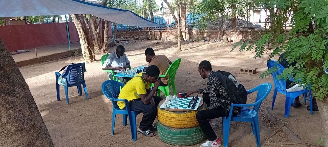 Échecs et brochettes au parc Bangréogo, mai 2025